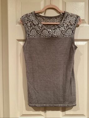 Dantelle Gray Lace Yoke Sleeveless Tank